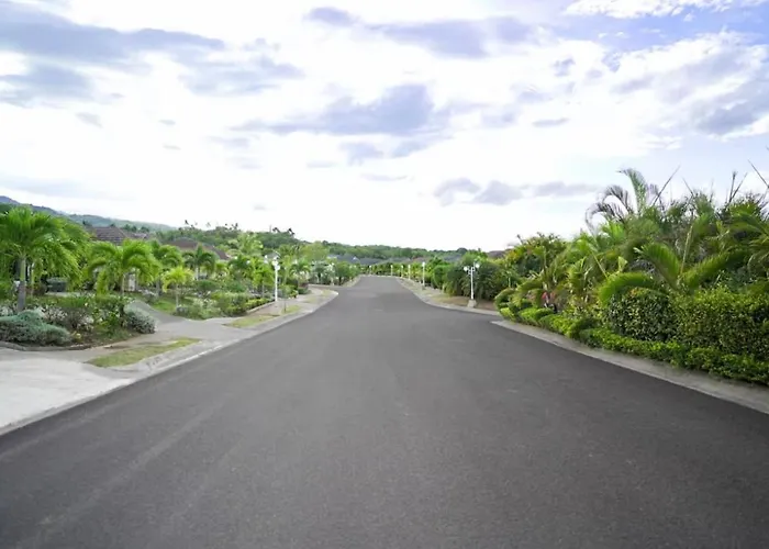 In Ochi Rios Coconut Avenue * Ocho Ríos